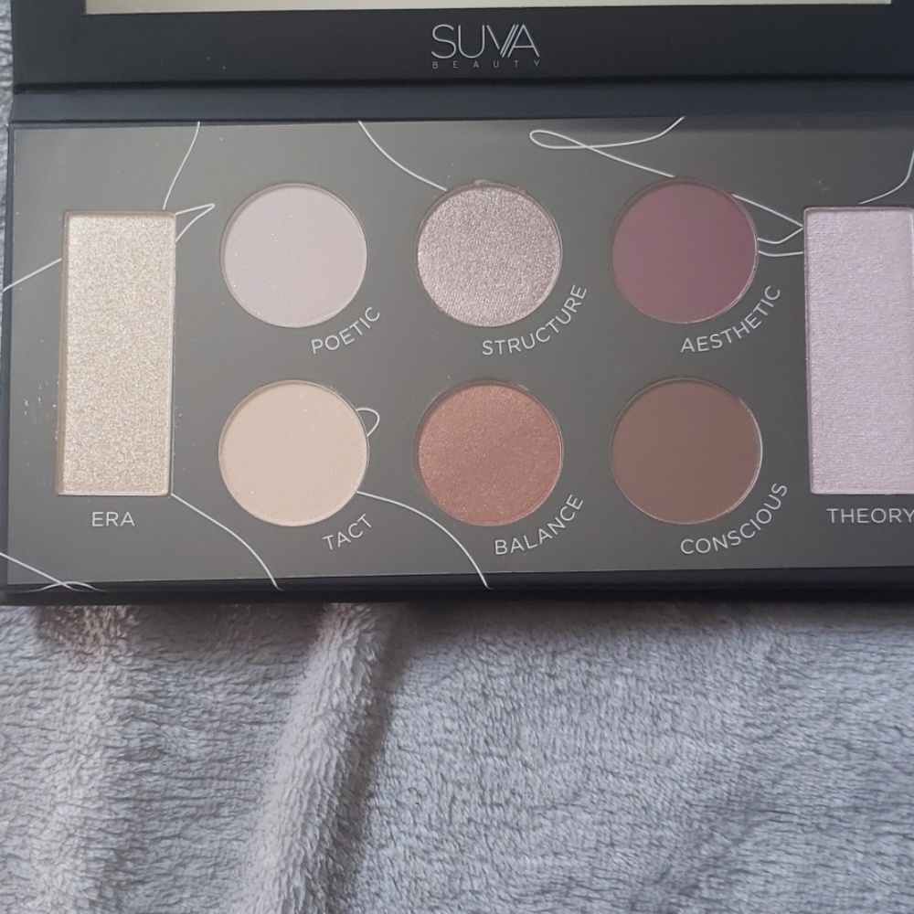Eyeshadow palette - Picture 3 of 3